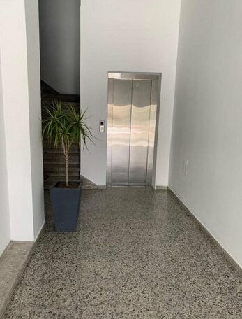BEST location & beautiful apt - Photo3