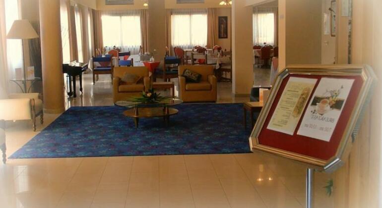 Crown Inn Hotel - Photo4