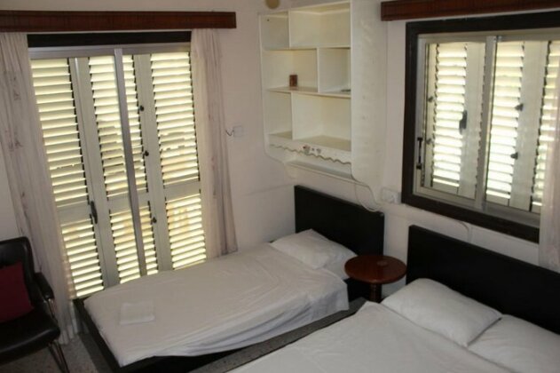Homestay - Costas Hostel Action - Photo3
