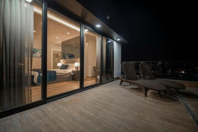 Luxurious Penthouse & Swimming Pool - Photo3