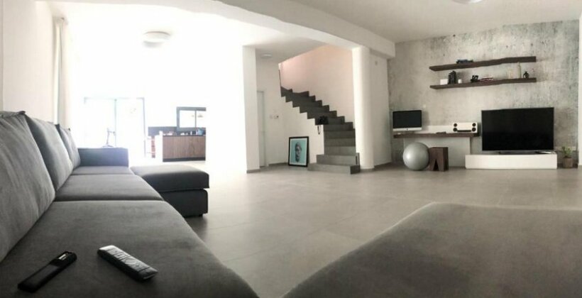 Modern House with plunge pool Apoel Archangelos Area - Photo5