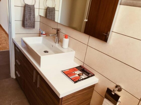 Retro-Modern Luxury Flat in Agios Andreas - Photo5