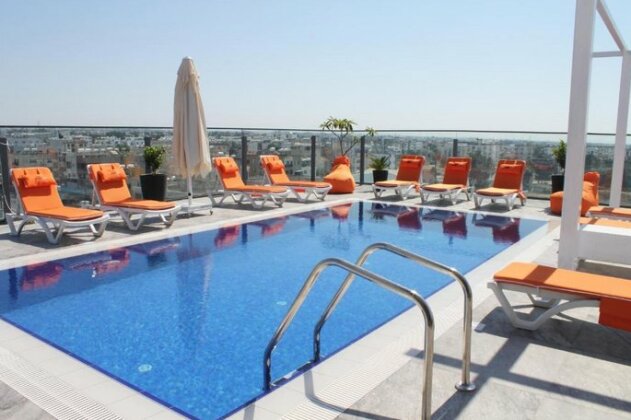 Sky Roof Hotel - Photo2