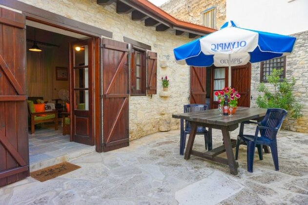 Omodos Village Houses - Photo2