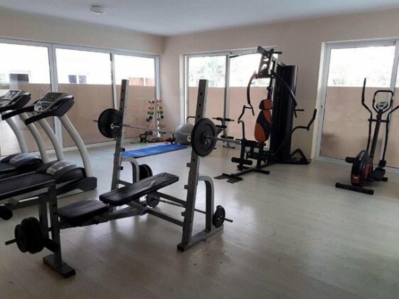 Newly Remodelled apartment pool sauna and gym - Photo2