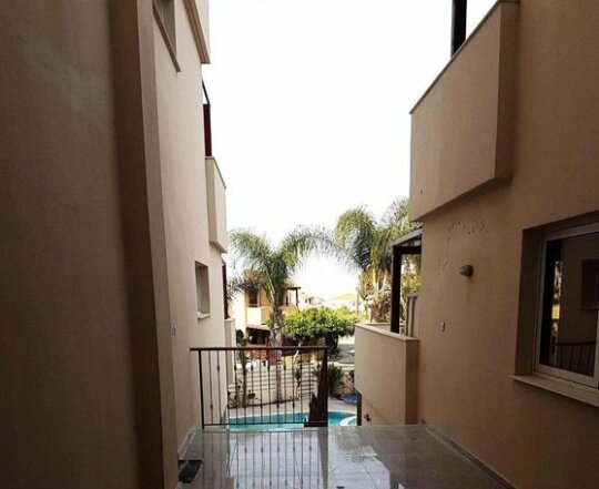 Newly Remodelled apartment pool sauna and gym - Photo3