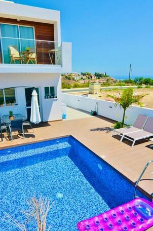 Melanos Residence 2 bdrm townhouse with private pool - Photo3