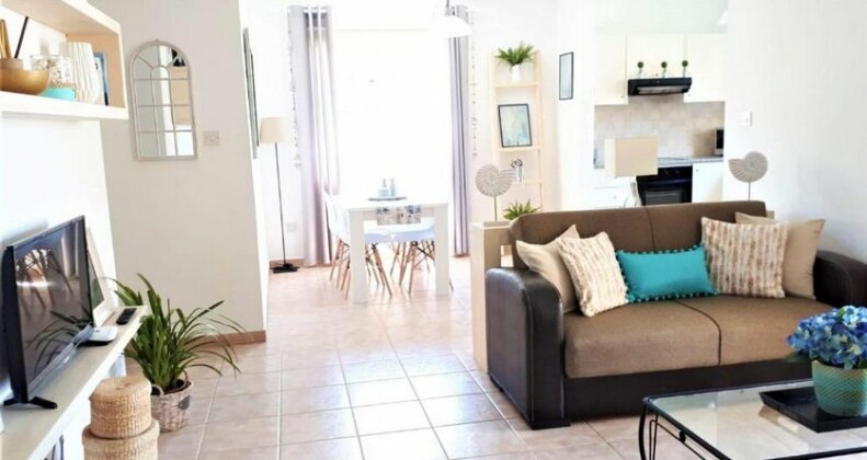 Perfectly Located 2bdr/Pool+Near Beach+Free Wifi - Photo3