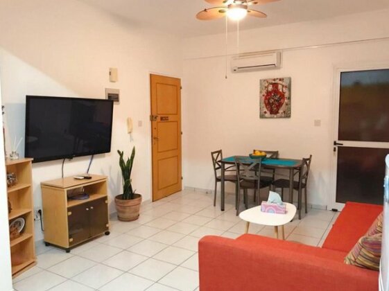 Sunny 1 Bedroom Kato Paphos Apartment - Photo5