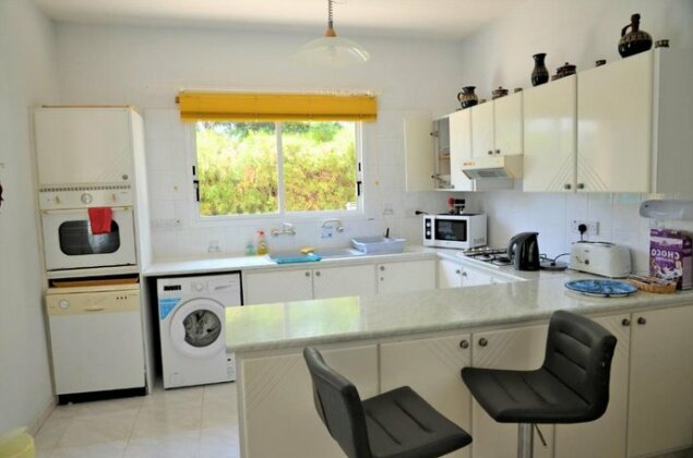 Two story house with private swimming pool - Photo4