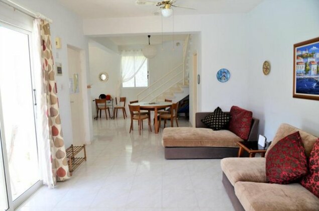 Two story house with private swimming pool - Photo5
