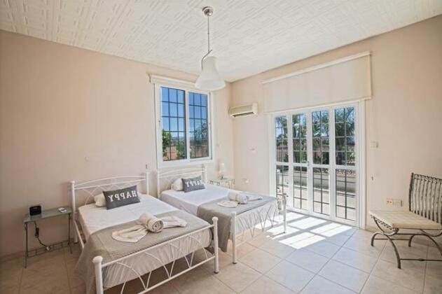Papas Family Villa - Photo4