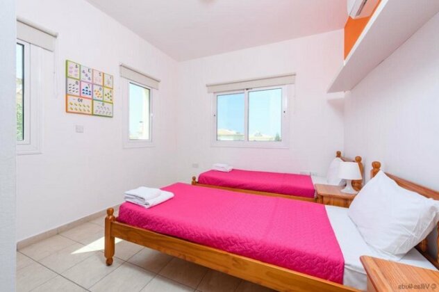Villa Alexander Paralimni - Photo3