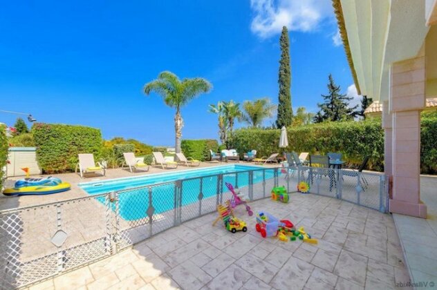 Villa Alexander Paralimni - Photo4