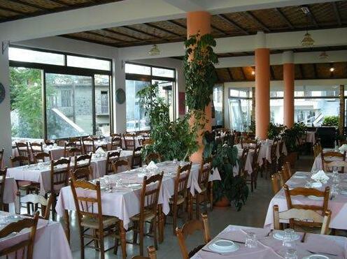 Two Flowers Hotel - Photo4