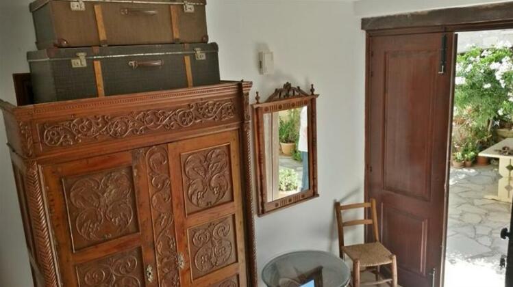 Persephone House - Photo2