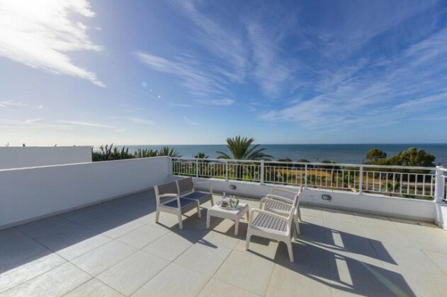 Faros BeachFront Villa - Photo4