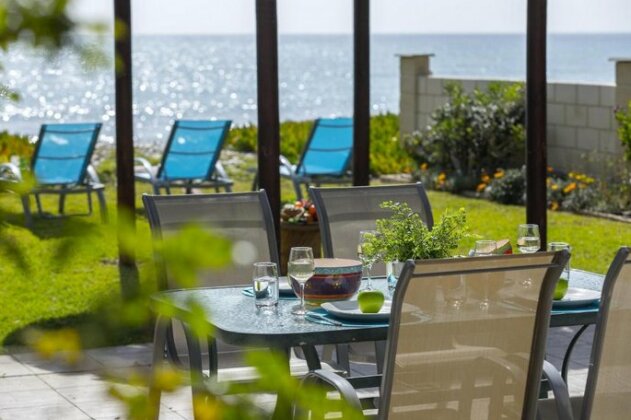 Meneou Beachfront Villa - Photo2