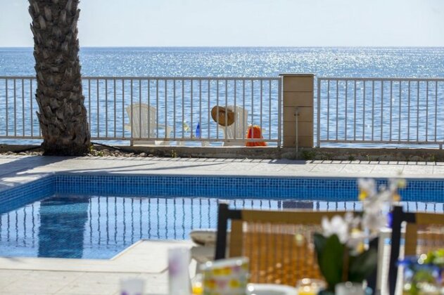 Sunset Beachfront Villa Meneou - Photo2