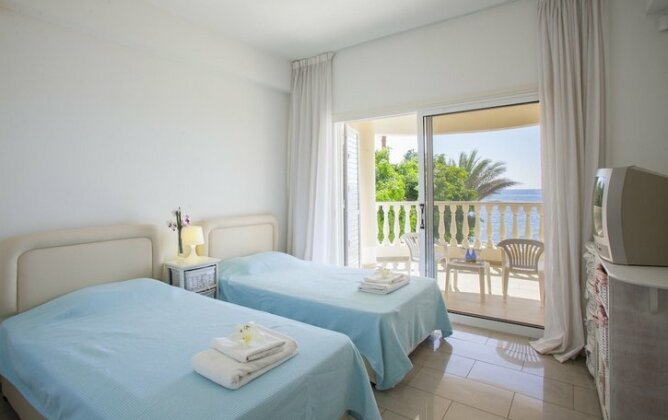 Sunset Beachfront Villa Meneou - Photo5