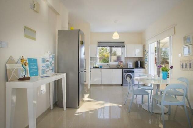 Villa Daisy Peyia - Photo4