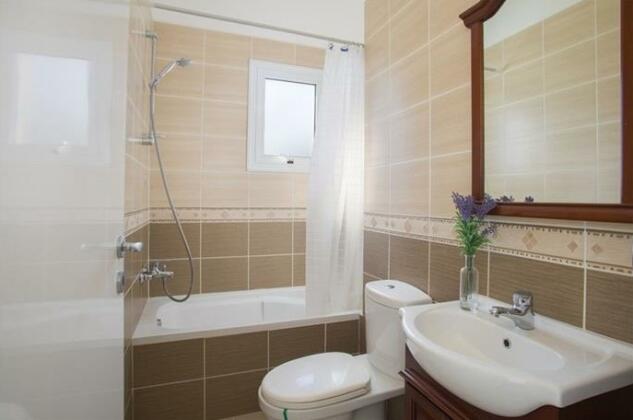 Villa Daisy Peyia - Photo5