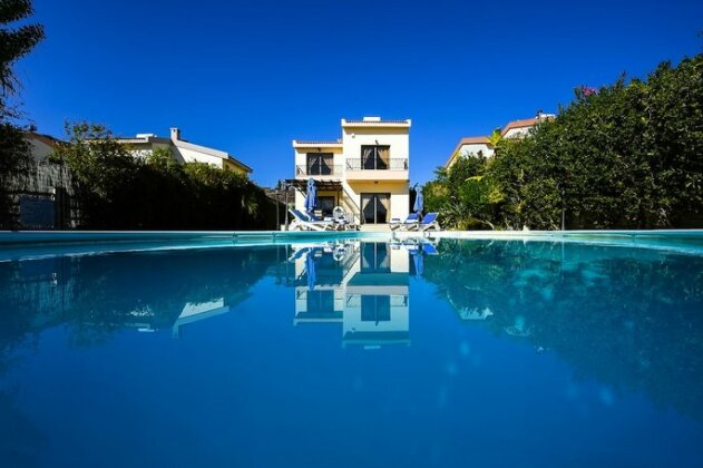 Bay Villas - Photo2