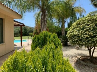 Gorgeous Bungalow by Pissouri Bay with private big pool landcaped Garden wifi