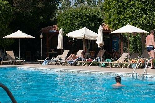Kotzias Beach Apartments - Photo2