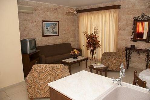 Kotzias Beach Apartments - Photo4
