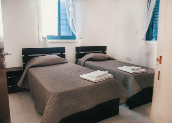 Ayios Therissos Villas - Photo4