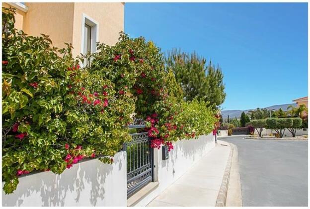 Helena Villa - Photo2