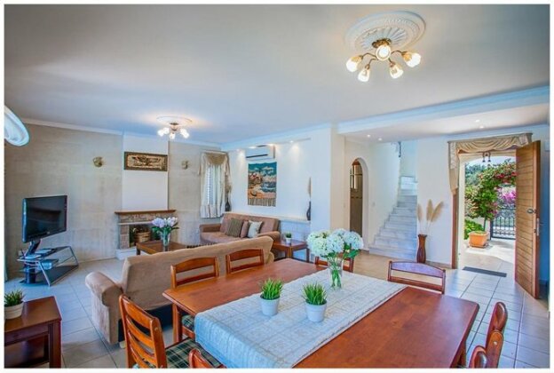 Helena Villa - Photo5