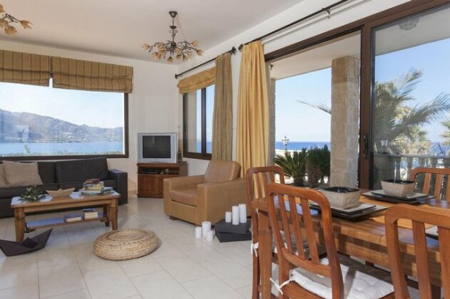Petros Seashore Villa - Photo4