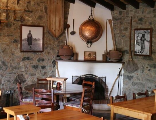 Symposio Maria House 1 - Photo2