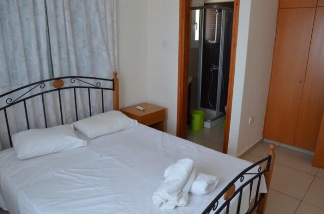 Adams Gardens House 8 - Photo3