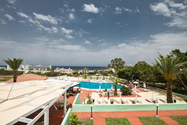 Adelais Bay Hotel - Photo2