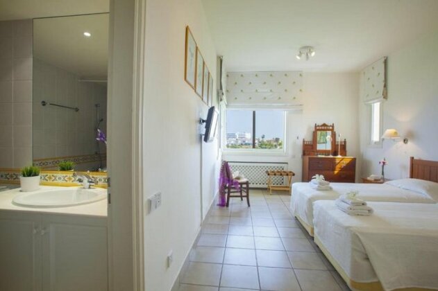Alia Seafront Suite - Photo5