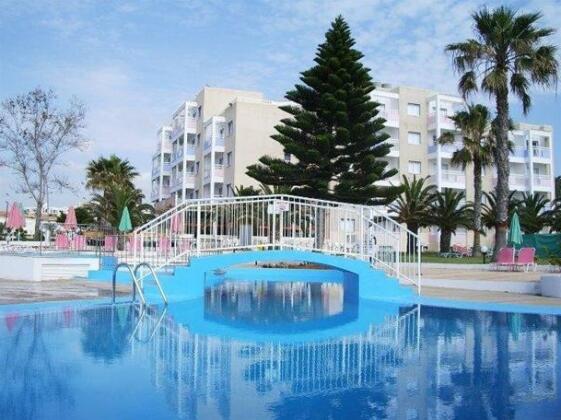 Astreas Beach Hotel Apartments - Photo2