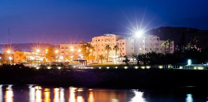 Astreas Beach Hotel Apartments - Photo4