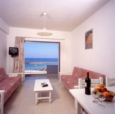 Astreas Beach Hotel Apartments - Photo5