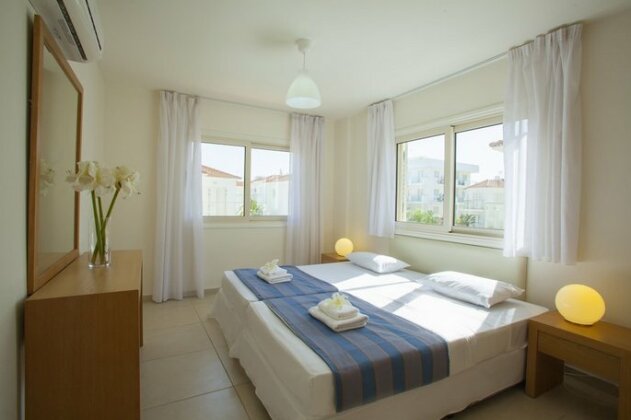 Athina 8 - Photo3