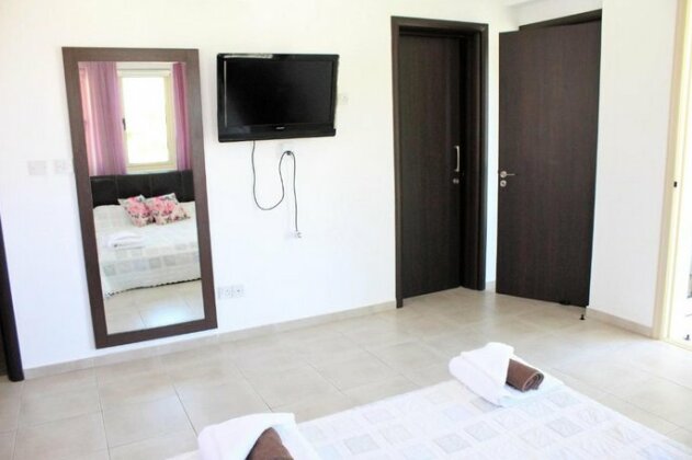 Avrora villa 4 bedroom in Pernera - Photo2