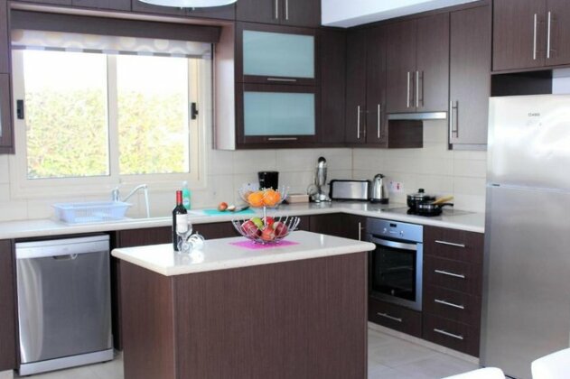 Avrora villa 4 bedroom in Pernera - Photo4