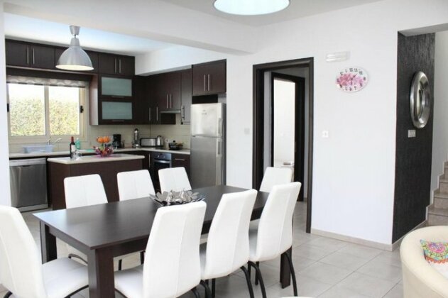 Avrora villa 4 bedroom in Pernera - Photo5