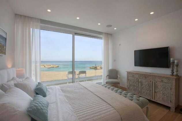 Blue Waves Beachfront - Photo2