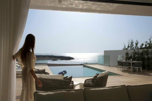 Blue Waves Beachfront - Photo3