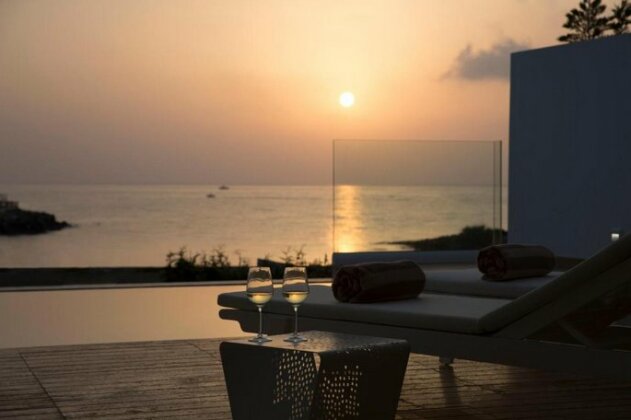 Blue Waves Beachfront - Photo4