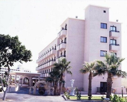 Chrystalla Hotel