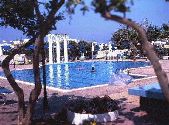 Chrystalla Hotel - Photo3